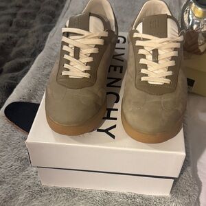 Givenchy Men's Olive Sneakers